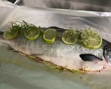 Une image de l'étape 6 de Saumon entier au pesto, romarin et citron vert.