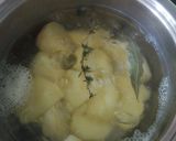 Foto del paso 1 de la receta: Fletán ahumado sobre blinis de patata