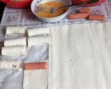 1930. Virslis sajtos köménymagos falatkák leves tésztában! recept fázis 1 fotója