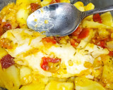 Foto del paso 5 de la receta: Merluza con patatas, tomate y pimiento