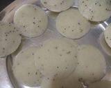 A picture of step 2 of Fried idli.