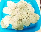 A picture of step 2 of Mathri salted crackers.