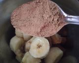 A picture of step 2 of Chikoo banana smoothie.