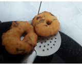A picture of step 6 of Medu Vada.