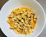 A picture of step 4 of Mango Custard Pudding with Walnuts.