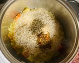 Foto del paso 2 de la receta: RISOTTO DE VERDURAS 🧄🧅🥕🥔🍠🥬🫛🧀🍲🍷🍽️🍷🥣🥄