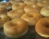 Foto langkah ke 7 dari resep Donat white ring dengan glaze sederhana.