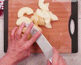 Foto del paso 1 de la receta: Tortas invisible de manzana