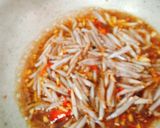 Hình bước làm 2 của món Cá cơm kho tiêu