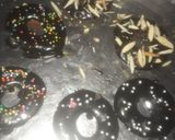 A picture of step 7 of Chocolate donuts Christmas special.