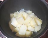 Foto del paso 13 de la receta Chuletas de cerdo adobadas con puré de papas, guisantes y salsa