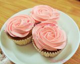 Hình bước làm 5 của món Cupcake Vani Màu Hường cho Valentine's Day
