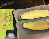 Foto del paso 3 de la receta: Calabacín relleno de pollo y pavo
