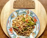 Une image de l'étape 5 de I pici avec tomates et haricots verts.