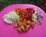 Foto langkah ke 2 dari resep Tumis Jamur Tiram Pedas.