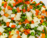 Foto del paso 3 de la receta: Ensaladilla rusa rápida, fácil y económica
