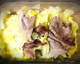 豬梅花拌高麗菜（微波爐料理）的食譜步驟4照片