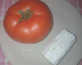 Foto del paso 1 de la receta: Ensalada de tomate y queso de cabra fundido