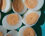 Foto langkah ke 1 dari resep Telur Belah Lada Hitam.