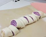 Foto langkah ke 4 dari resep Ube Puff Pastry Bites.