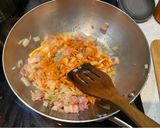 A picture of step 2 of Kimchi fried (with bacon and a fried egg).