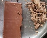 चॉकलेट राखी (chocolate rakhi recipe in marathi) रेसिपी स्टेप 1 फोटो 