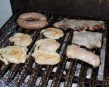 Foto del paso 3 de la receta: Parrillada: chinchulines de cordero, chorizos de pollo, conejo, criollos, churrasquitos de cerdo