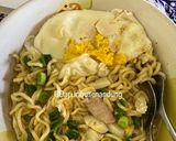 Foto langkah ke 4 dari resep Mie Instan Ala Mas Biru Laut.