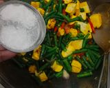 Foto langkah ke 4 dari resep Tumis Kacang Panjang Tahu Kuning.