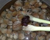 Foto langkah ke 3 dari resep Kuah asam kerang praktis.