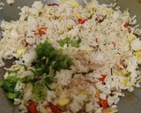 Foto langkah ke 5 dari resep Nasi Goreng Daun Jeruk.