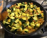 Une image de l'étape 12 de Courgettes épicées aux minis saucisses.
