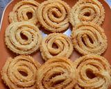 A picture of step 9 of Savoury Chakli.