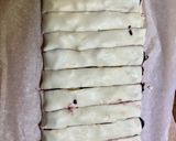 Une image de l'étape 4 de Torsades feuilletées pour l’apéritif poire Williams, confiture de cerise noire et fromage de brebis.