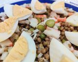 Foto del paso 6 de la receta: Ensalada de lentejas con palitos de cangrejo y huevo