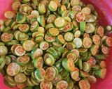 A picture of step 1 of Ivygourd/Tindoora/ Kovakkai stir fry.