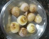 A picture of step 3 of Onion masala with palak gravy.