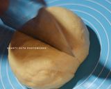Foto langkah ke 2 dari resep Korean Garlic Cheese Bread.