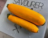 Une image de l'étape 1 de Courgettes jaunes au céleri, tomate,coriandre et épices.