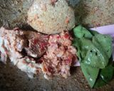 Foto langkah ke 2 dari resep Daun Singkong Rawon Sapi Pedas.