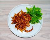 Hình bước làm 3 của món Khô mực xào cay