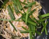 รูปขั้นตอนการทำที่ 3 ของ ผัดไทกุ้งเสียบ
