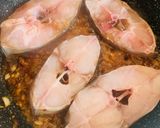 Hình bước làm 3 của món Cá ngừ bò kho keo
