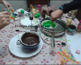Foto del paso 5 de la receta: Tarta con cobertura de chocolate con pequeños Frankenstein