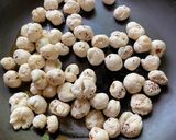 A picture of step 1 of Makhana Kheer.