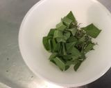 Une image de l'étape 4 de Marinade au vinaigre de vin, ail et herbes aromatiques.