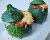 Foto del paso 8 de la receta: Calabacín relleno de chili con carne y queso
