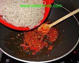 Foto langkah ke 4 dari resep Tumis Mi sagu/mie karet.