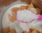 A picture of step 3 of Muskmelon and banana smoothie.