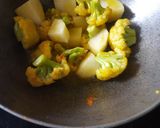 ফুলকপি বড়ি দিয়ে কই মাছ (fulkopi bori diye koi mach recipe in Bengali) রেসিপির ধাপ 3 ছবি